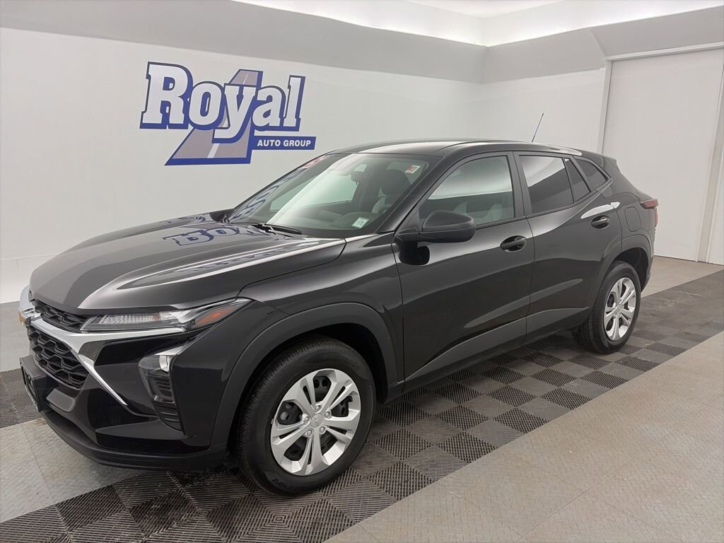 Used 2025 Chevrolet Trax LS SUV