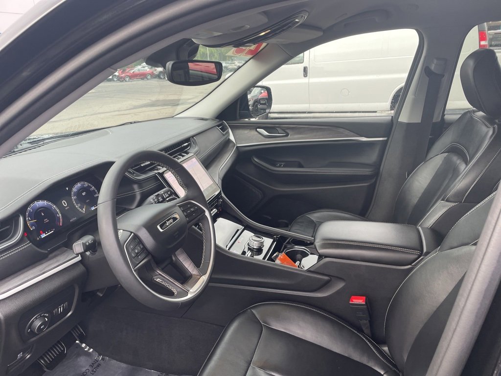 2023 Jeep Grand Cherokee Limited photo 2