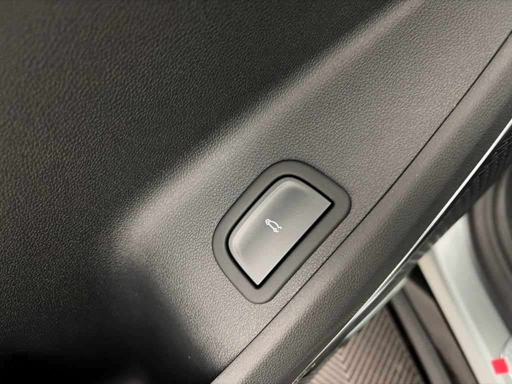 2027 Chevrolet Traverse RS - Photo 13