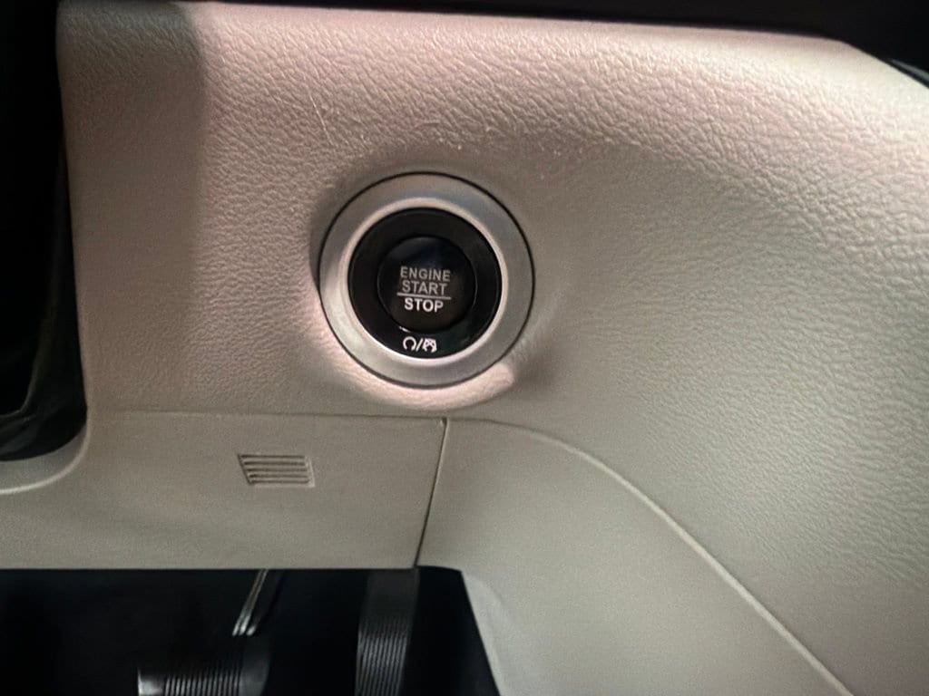 2024 Chrysler Pacifica Touring L - Photo 19