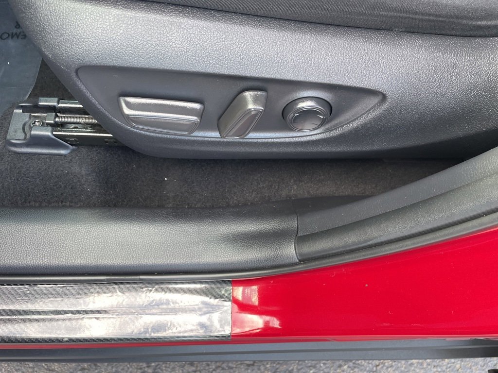 2021 Toyota RAV4 XLE photo 4
