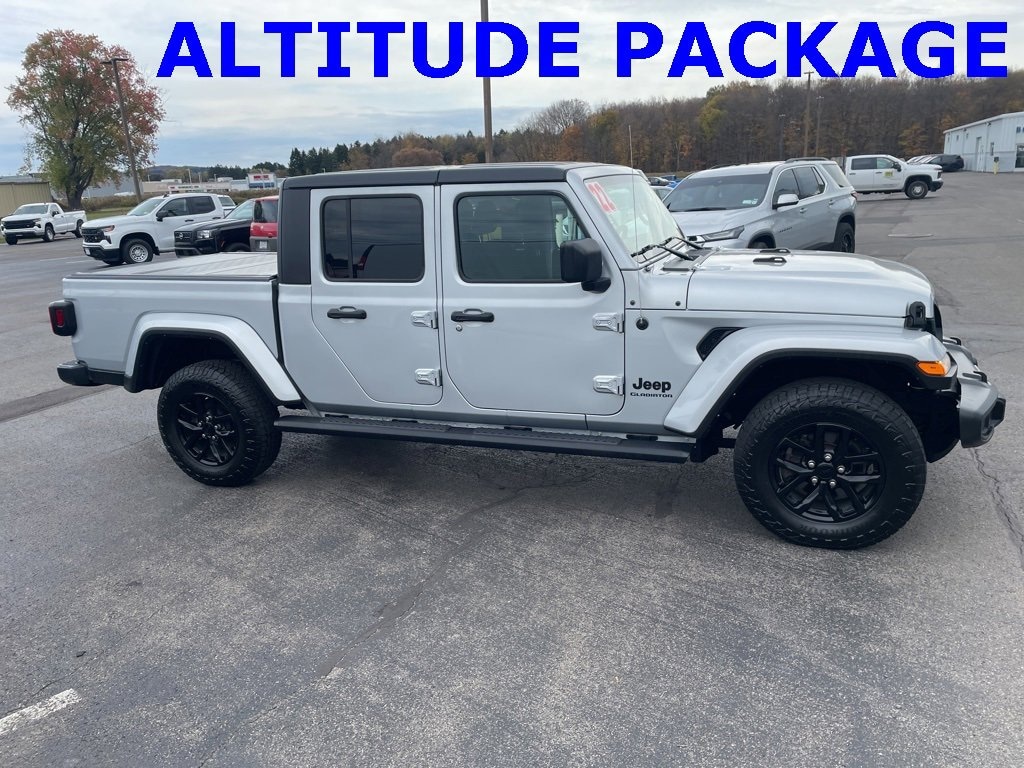 Used 2022 Jeep Gladiator Altitude Truck Crew Cab