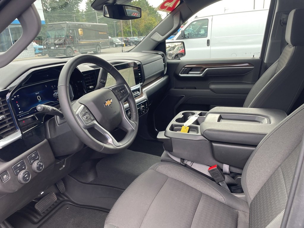 2025 Chevrolet Silverado 1500 LT photo 4