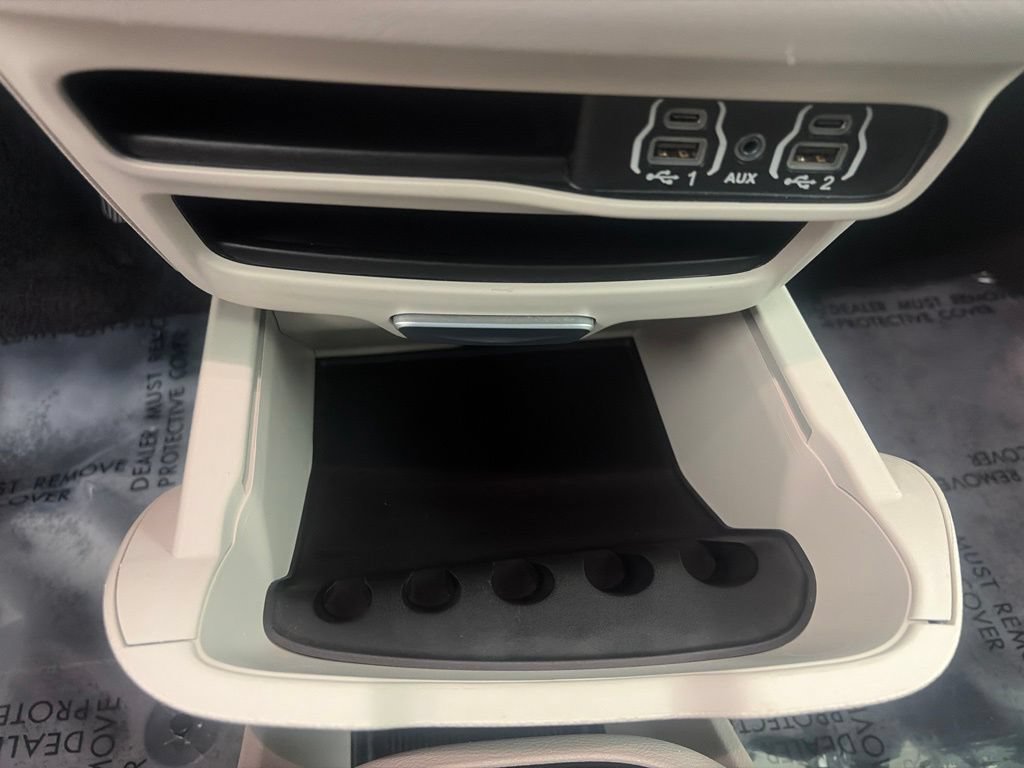 2024 Chrysler Pacifica Touring L - Photo 18