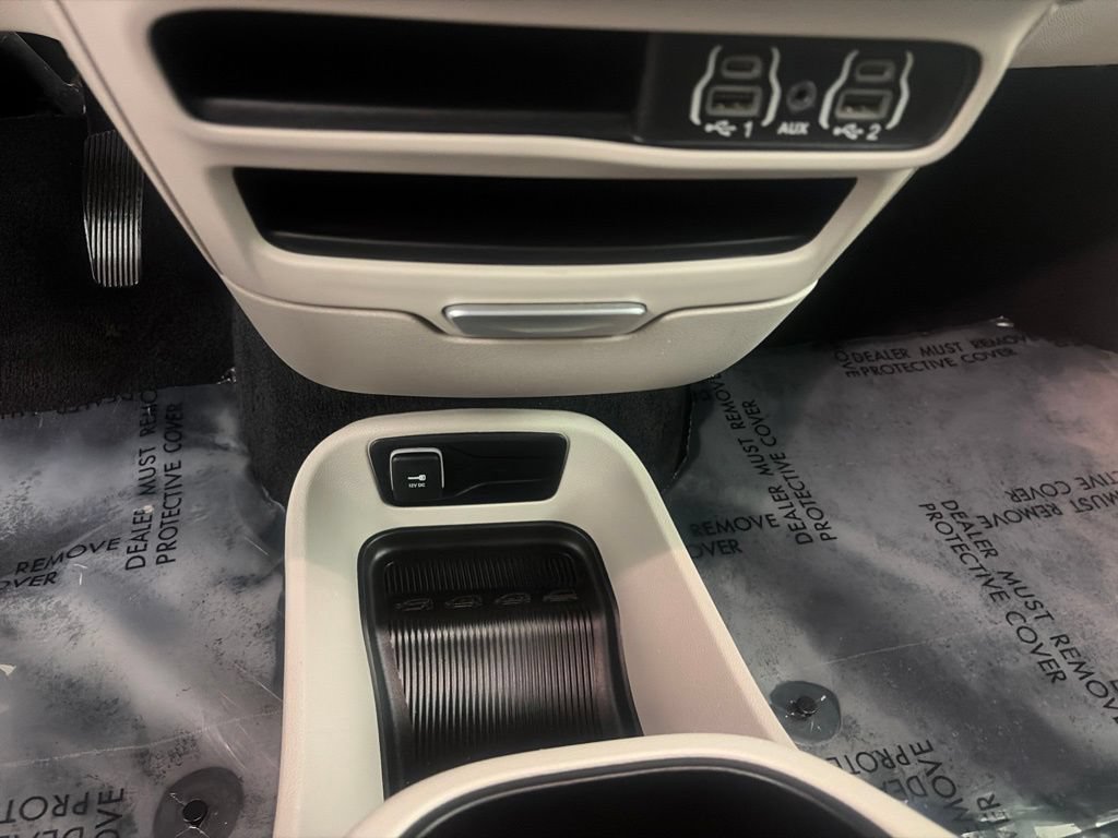 2024 Chrysler Pacifica Touring L - Photo 17