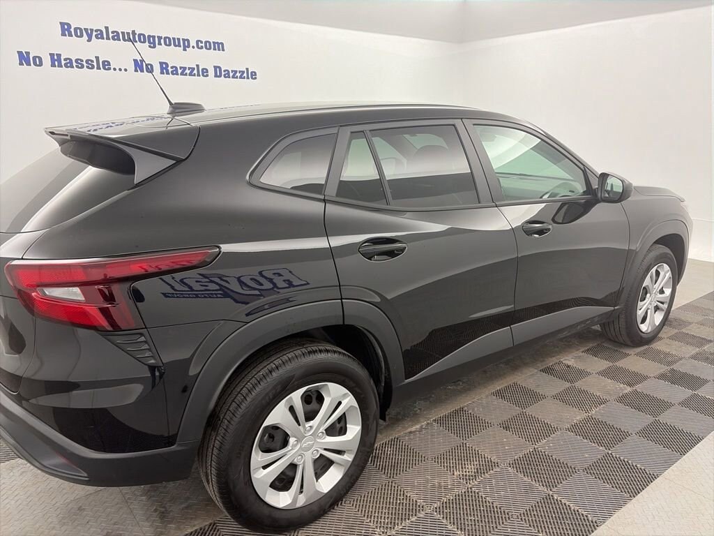 Used 2025 Chevrolet Trax LS SUV