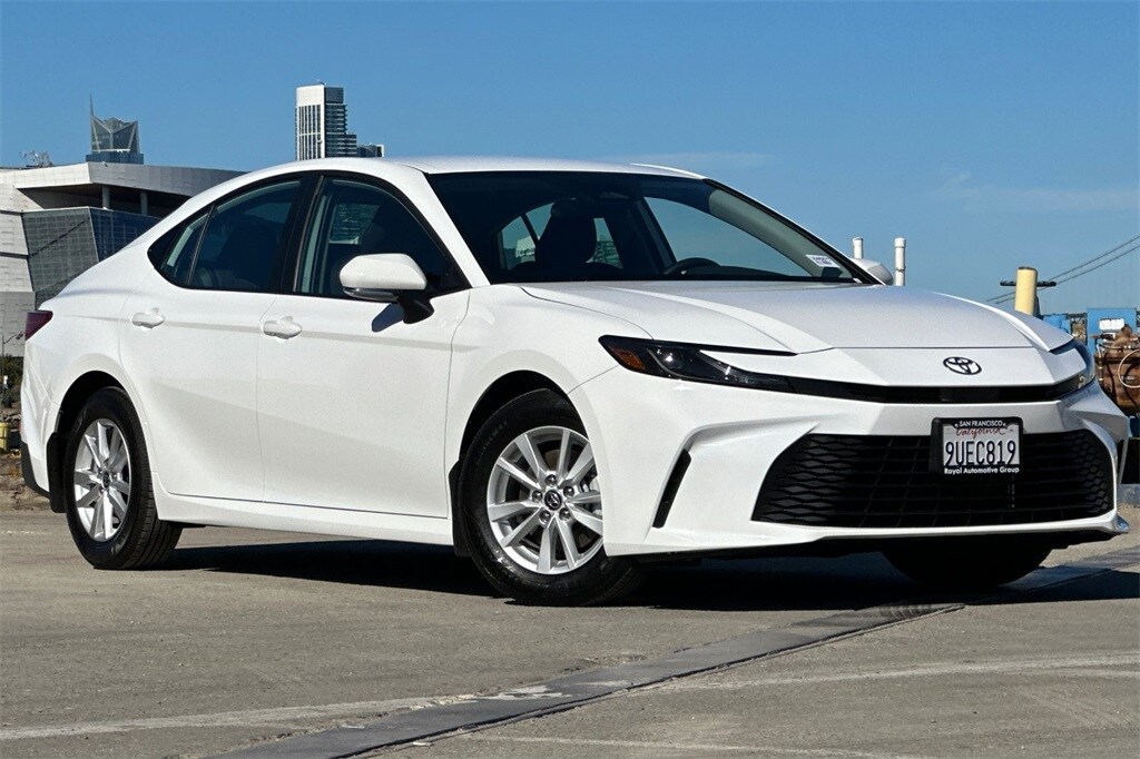2025 Toyota Camry LE photo 2