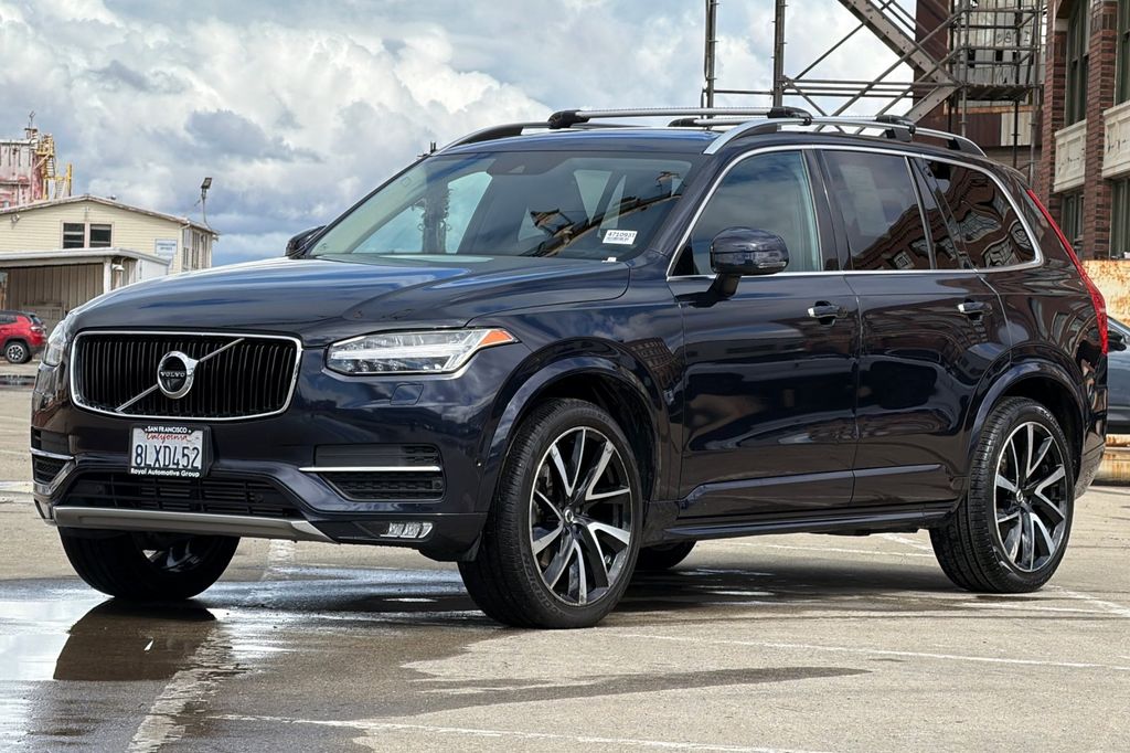 2019 Volvo XC90 T6 Momentum photo 3