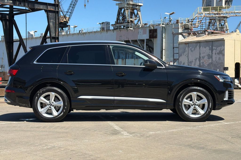 2023 Audi Q7 55 Premium photo 2