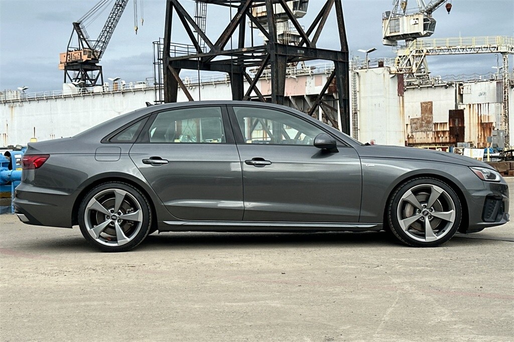 2021 Audi A4 45 S line Premium Plus photo 3