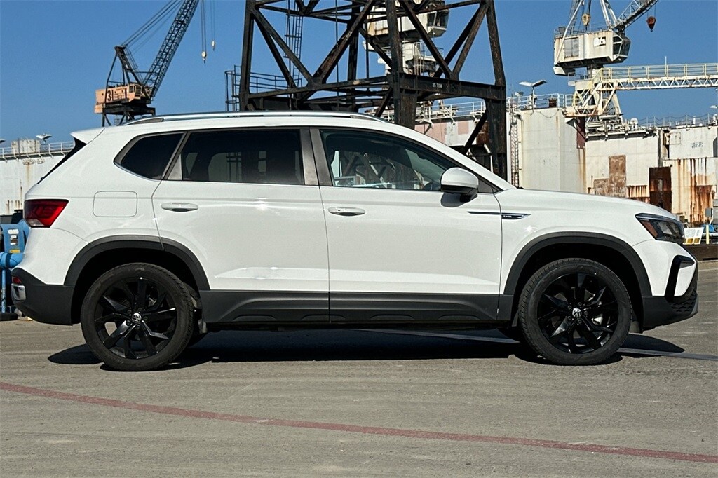 2022 Volkswagen Taos SE photo 3