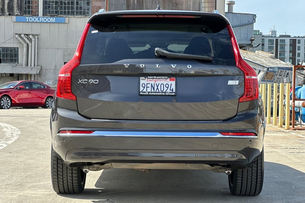 2023 Volvo XC90 Recharge Plug-In Hybrid Ultimate 6-Seater photo 4