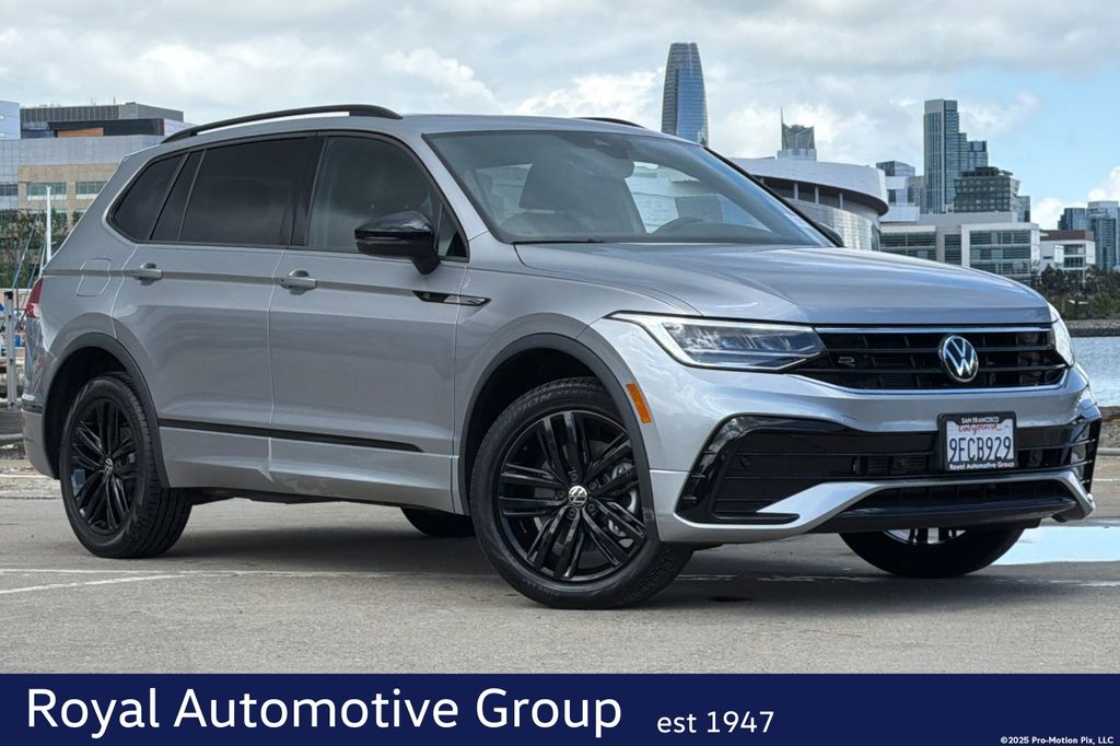2022 Volkswagen Tiguan 2.0T SE R-Line Black 4Motion's photo