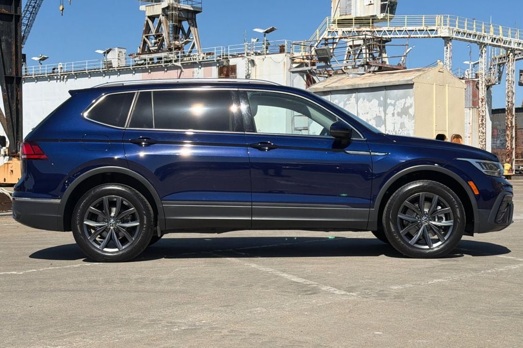 2023 Volkswagen Tiguan 2.0T SE photo 2