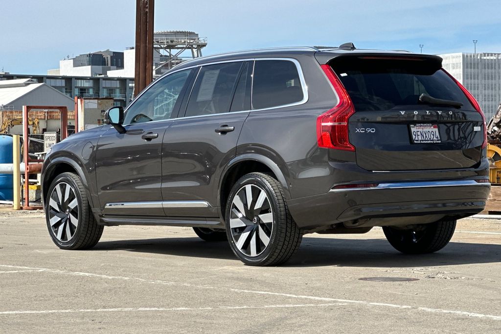 2023 Volvo XC90 Recharge Plug-In Hybrid Ultimate 6-Seater photo 5