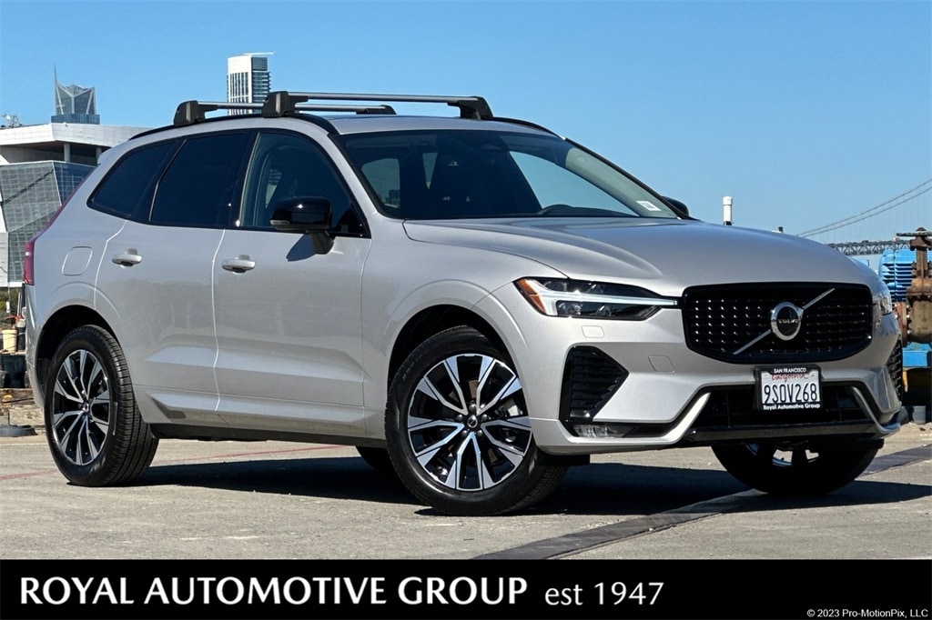 2025 Volvo XC60 Core's photo