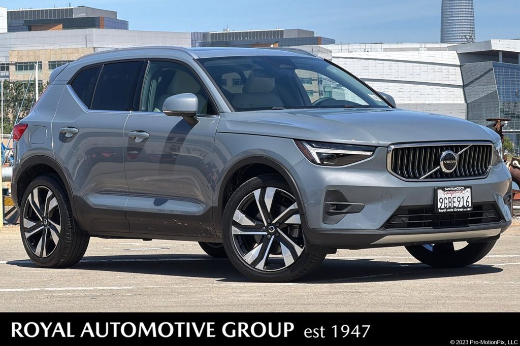 2023 Volvo XC40 B5 Ultimate Bright AWD's photo