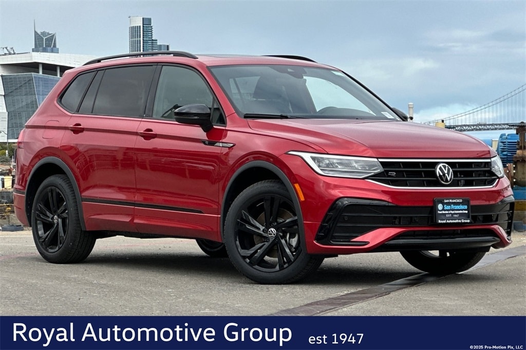 2024 Volkswagen Tiguan SE R-LINE BLACK's photo