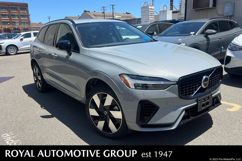 2024 Volvo XC60 T8 Plus Dark Theme AWD's photo