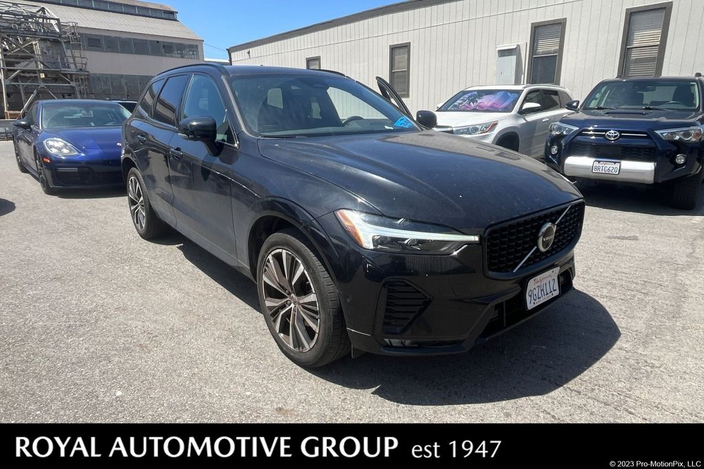 2023 Volvo XC60 B5 Plus Dark Theme AWD's photo