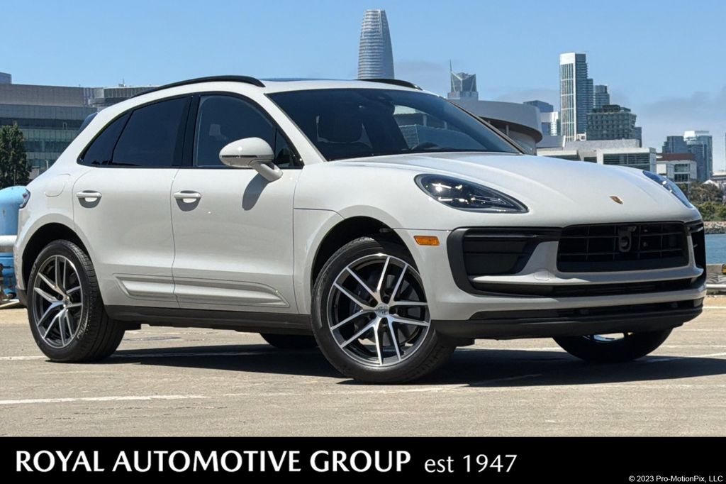 2025 Porsche Macan -'s photo