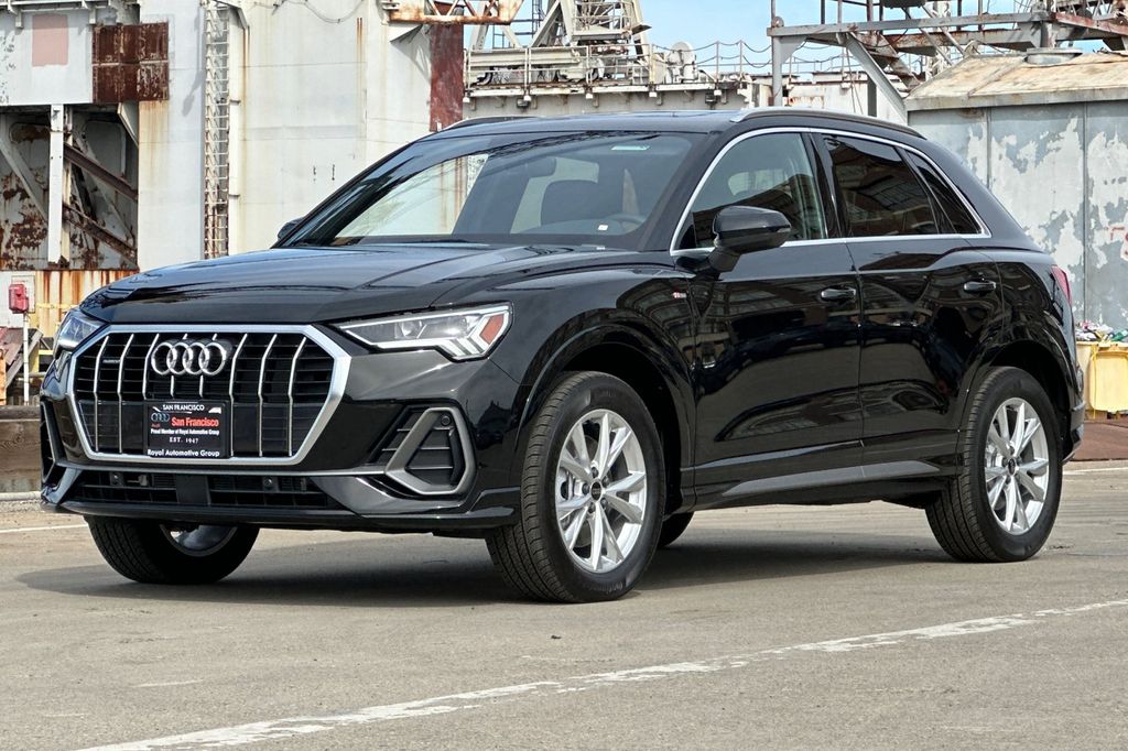 2025 Audi Q3 45 S line Premium photo 3