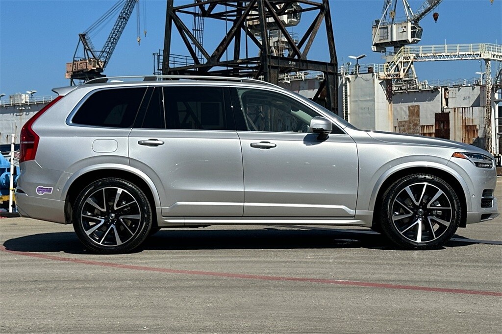 2019 Volvo XC90 T8 Momentum photo 3