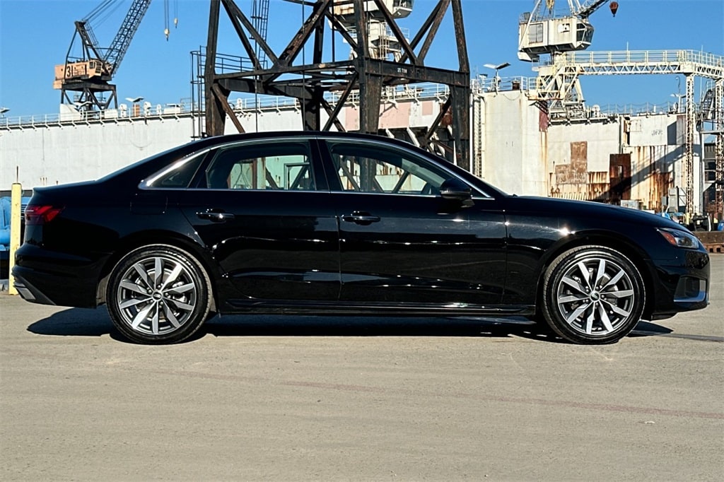 2022 Audi A4 40 Premium Plus photo 3