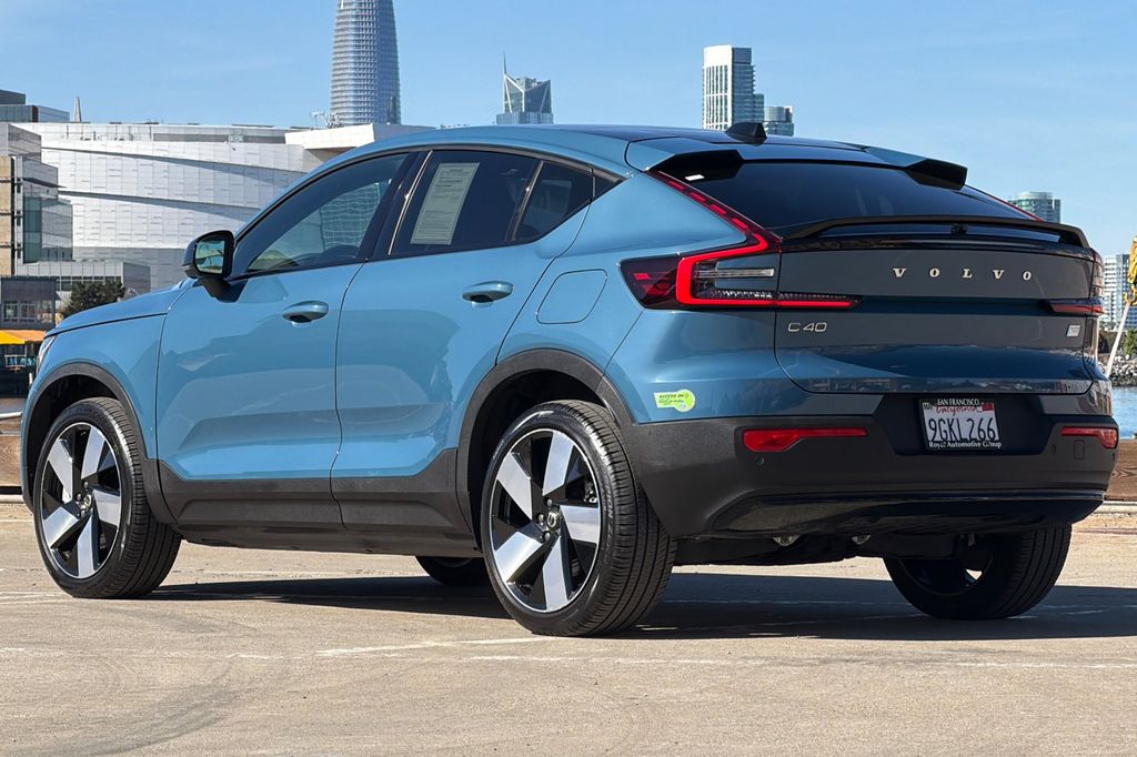 2023 Volvo C40 Recharge Pure Electric Twin Plus photo 5