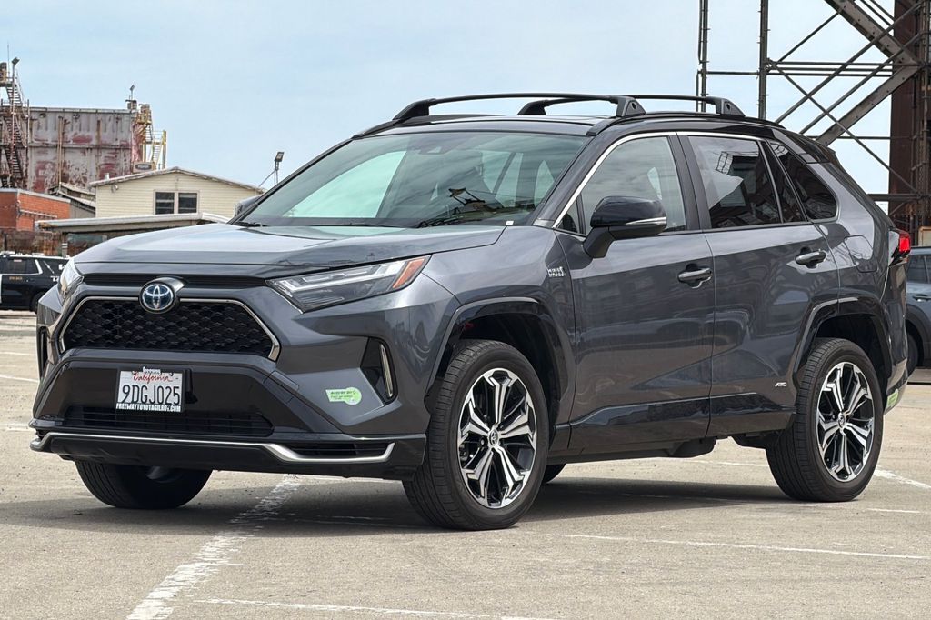2022 Toyota RAV4 Prime XSE photo 3
