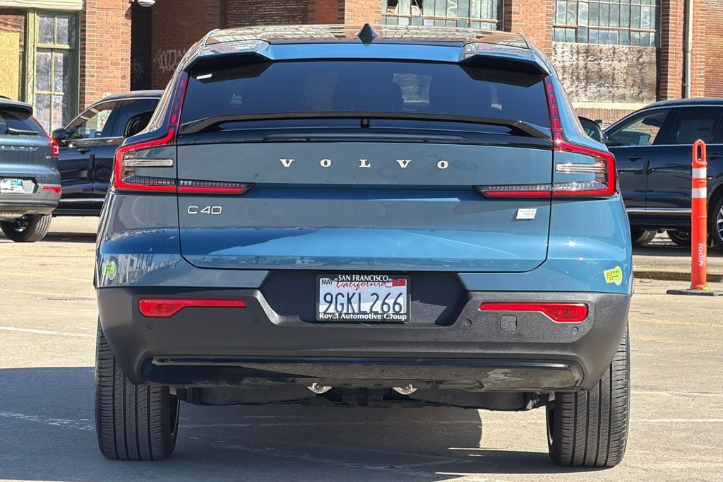 2023 Volvo C40 Recharge Pure Electric Twin Plus photo 4