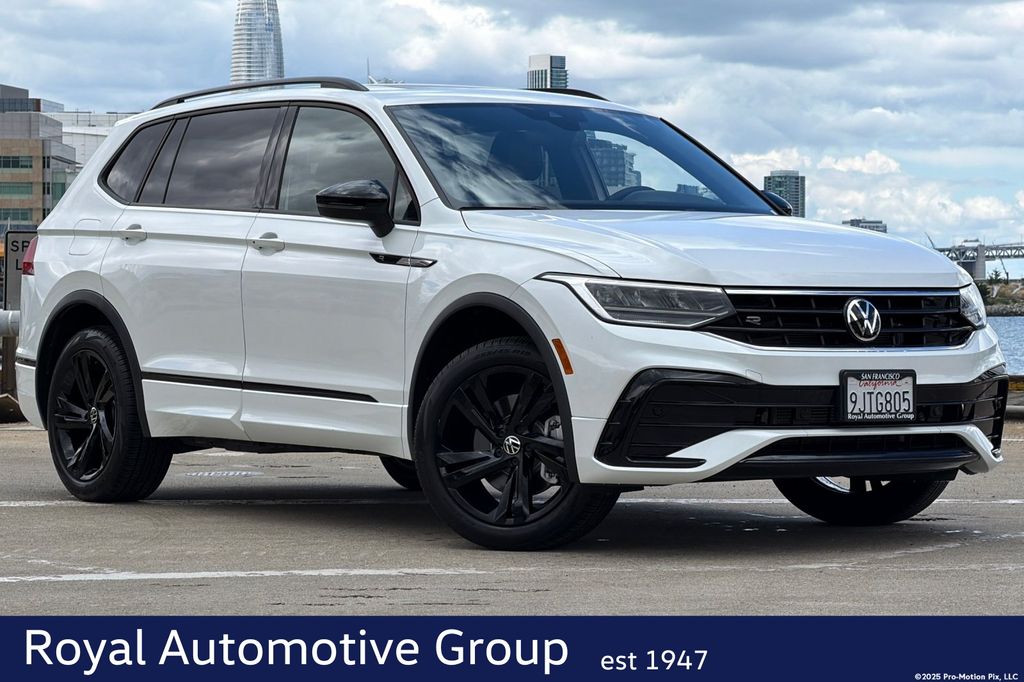 2024 Volkswagen Tiguan 2.0T SE R-Line Black 4Motion's photo