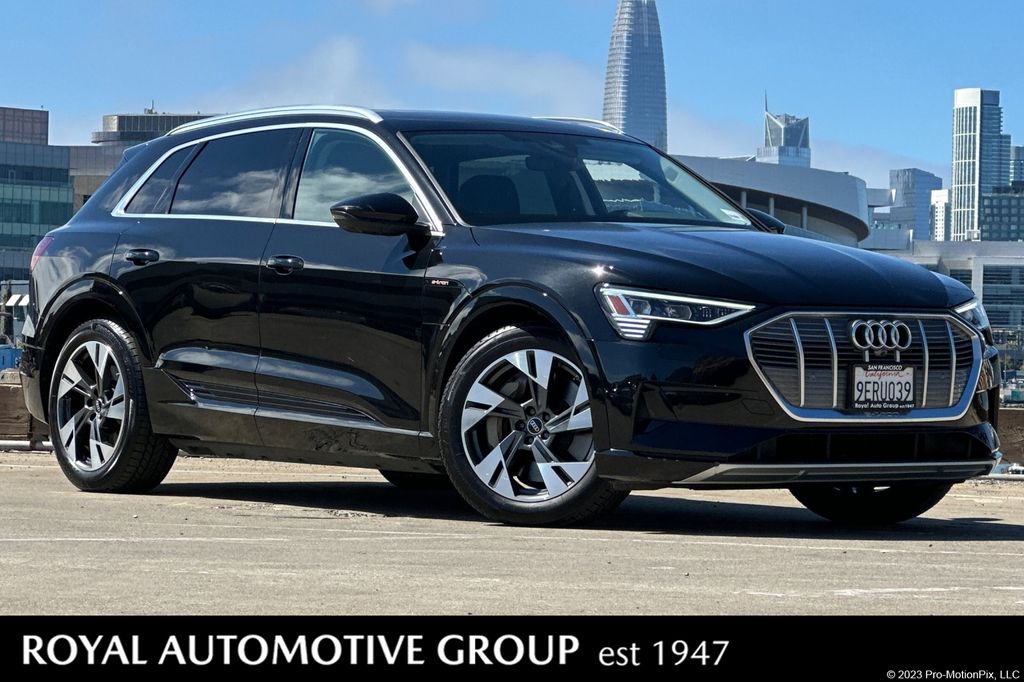 2023 Audi e-tron Premium Plus