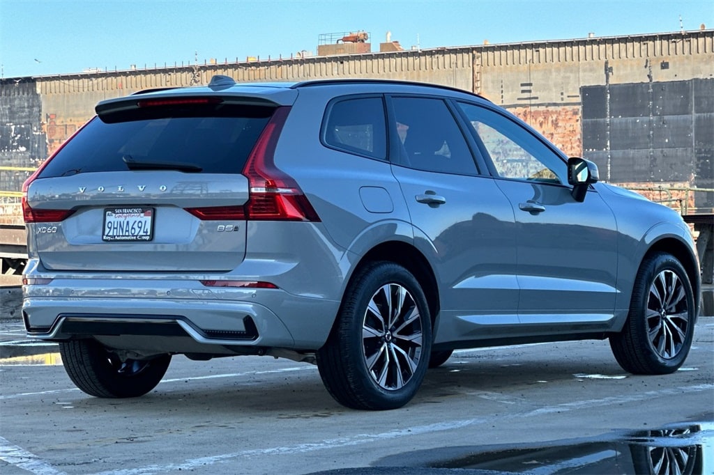 2024 Volvo XC60 B5 Core photo 3