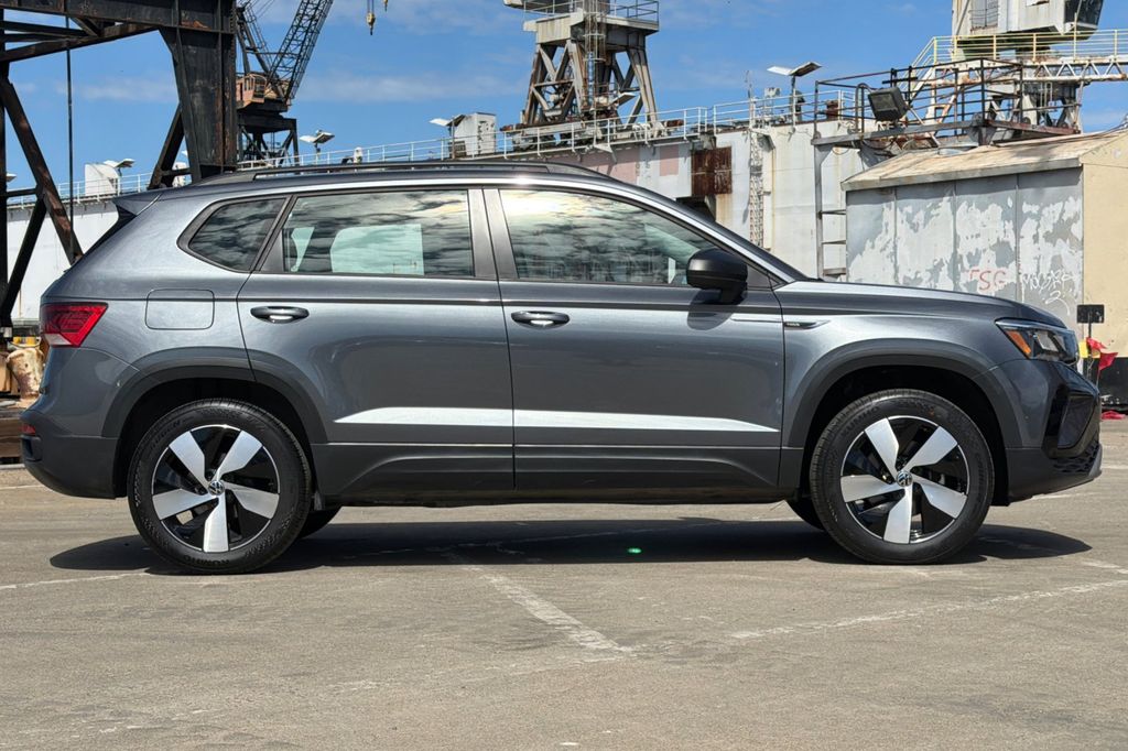 2024 Volkswagen Taos 1.5T S photo 2