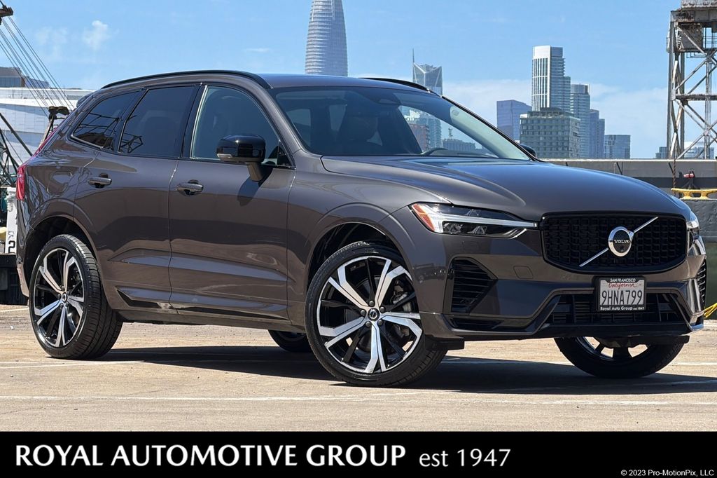 2024 Volvo XC60 T8 Ultimate Dark Theme AWD's photo