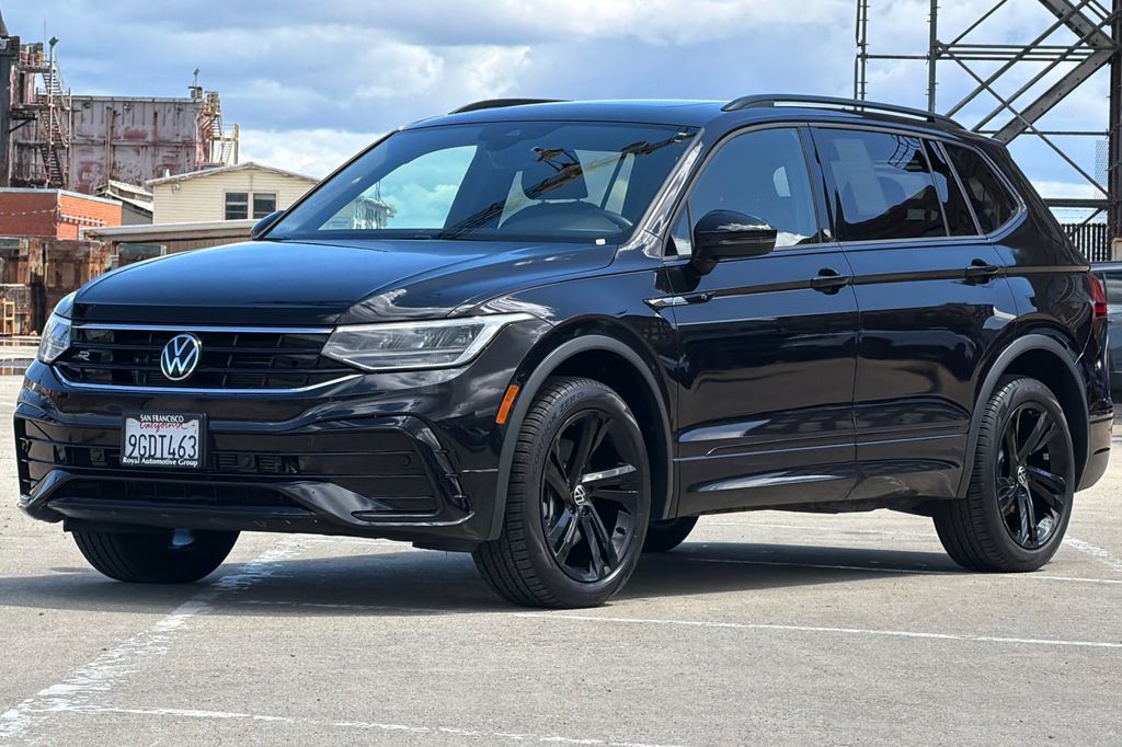 2023 Volkswagen Tiguan 2.0T SE R-Line Black photo 3