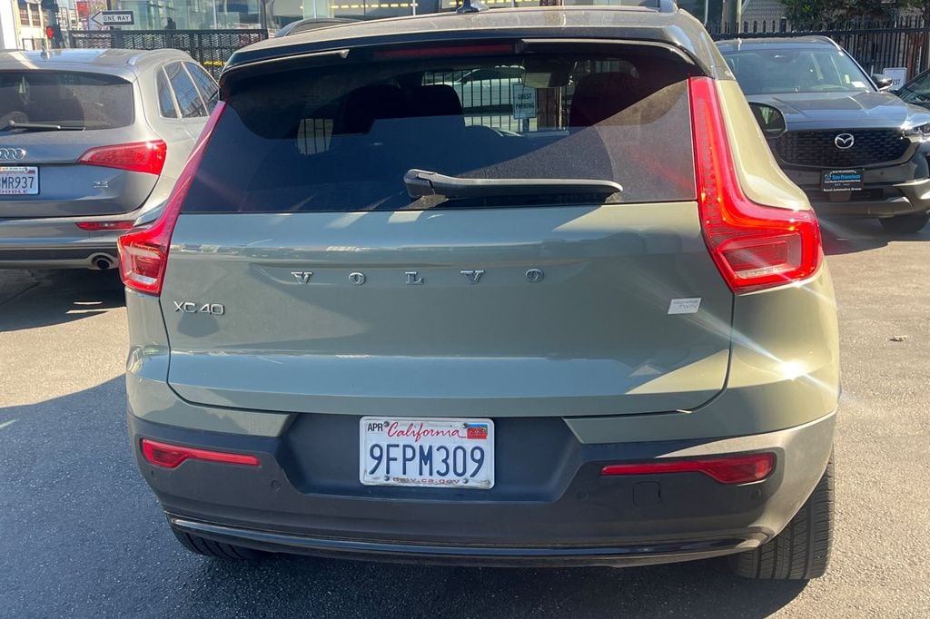 2023 Volvo XC40 Recharge Pure Electric Plus photo 4