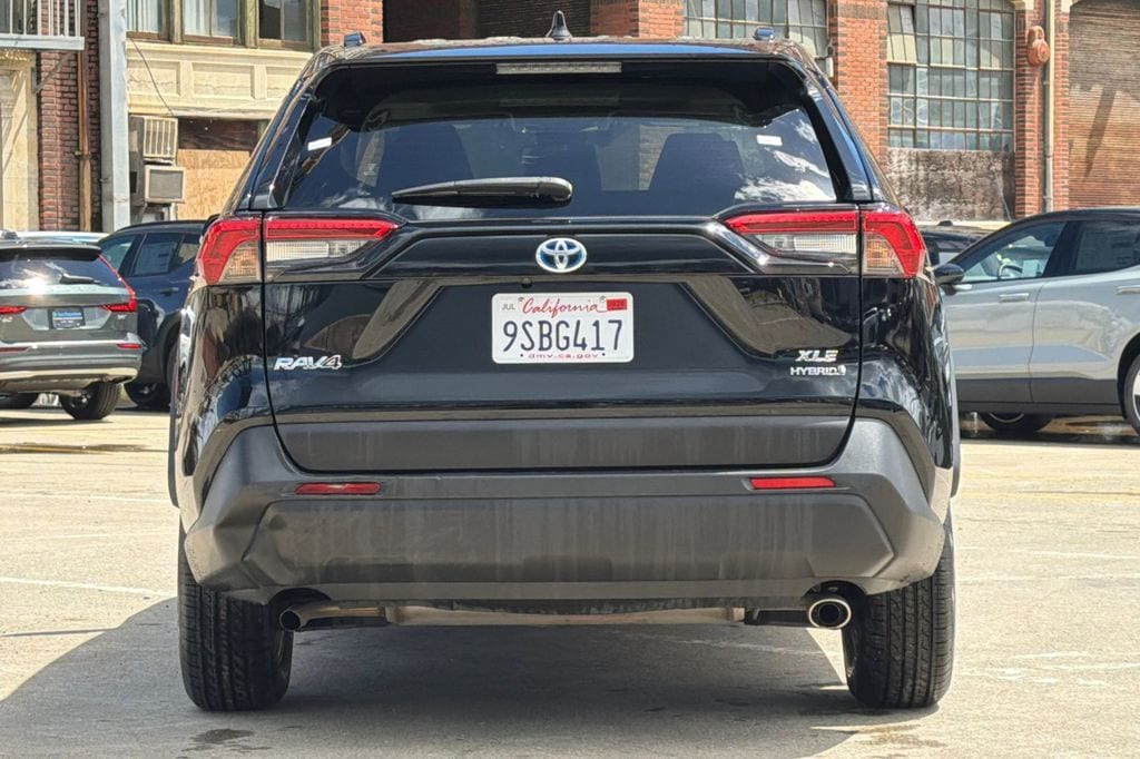 2019 Toyota RAV4 Hybrid XLE photo 4