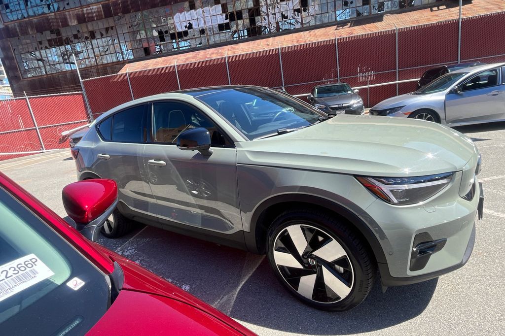 2023 Volvo C40 Recharge Pure Electric Twin Ultimate photo 2