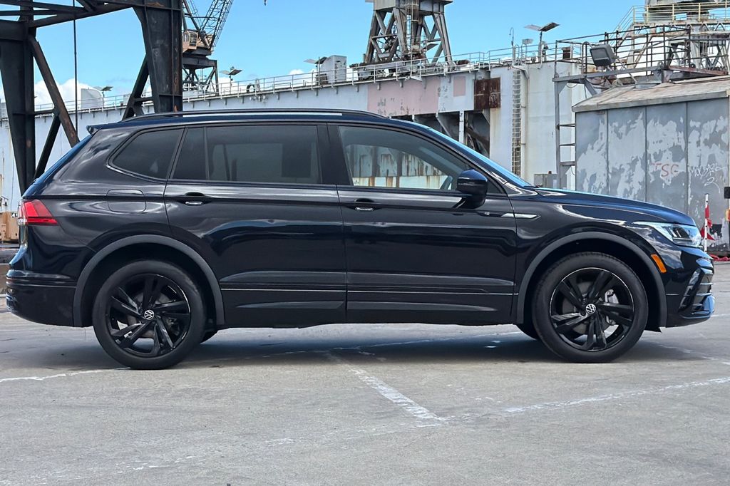 2023 Volkswagen Tiguan 2.0T SE R-Line Black photo 2
