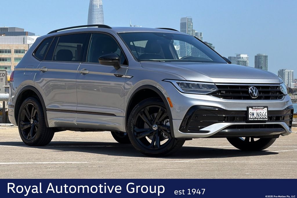 2024 Volkswagen Tiguan 2.0T SE R-Line Black 4Motion's photo