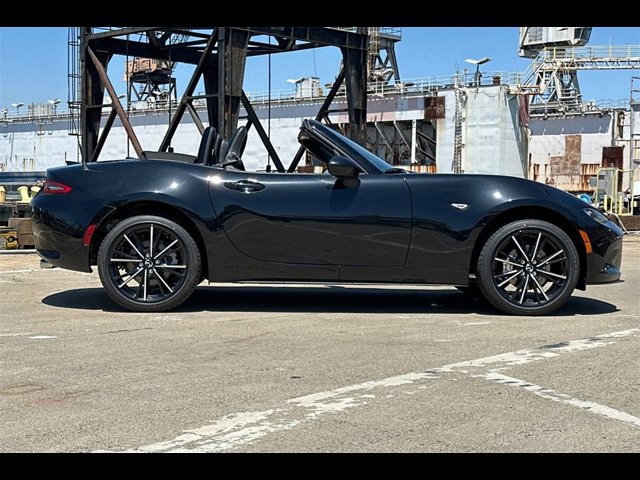 2025 Mazda MX-5 Miata Miata Grand Touring photo 3