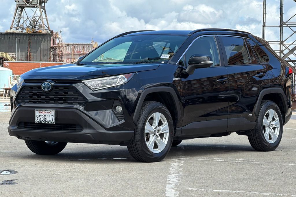 2019 Toyota RAV4 Hybrid XLE photo 3