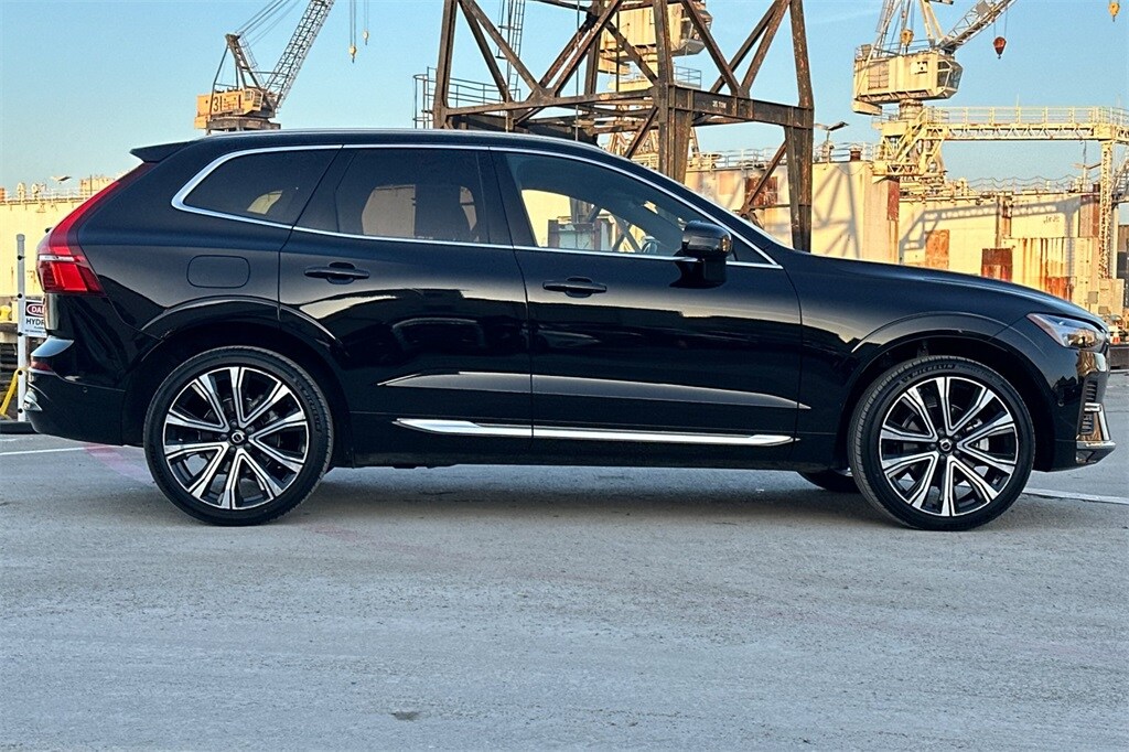 2023 Volvo XC60 B5 Ultimate photo 3