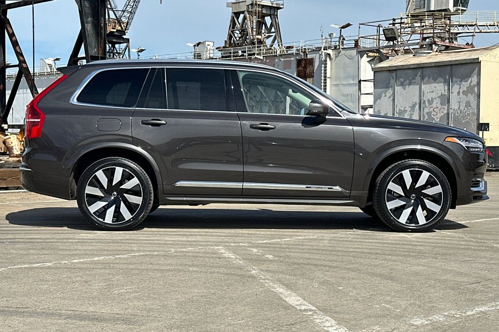 2023 Volvo XC90 Recharge Plug-In Hybrid Ultimate 6-Seater photo 2