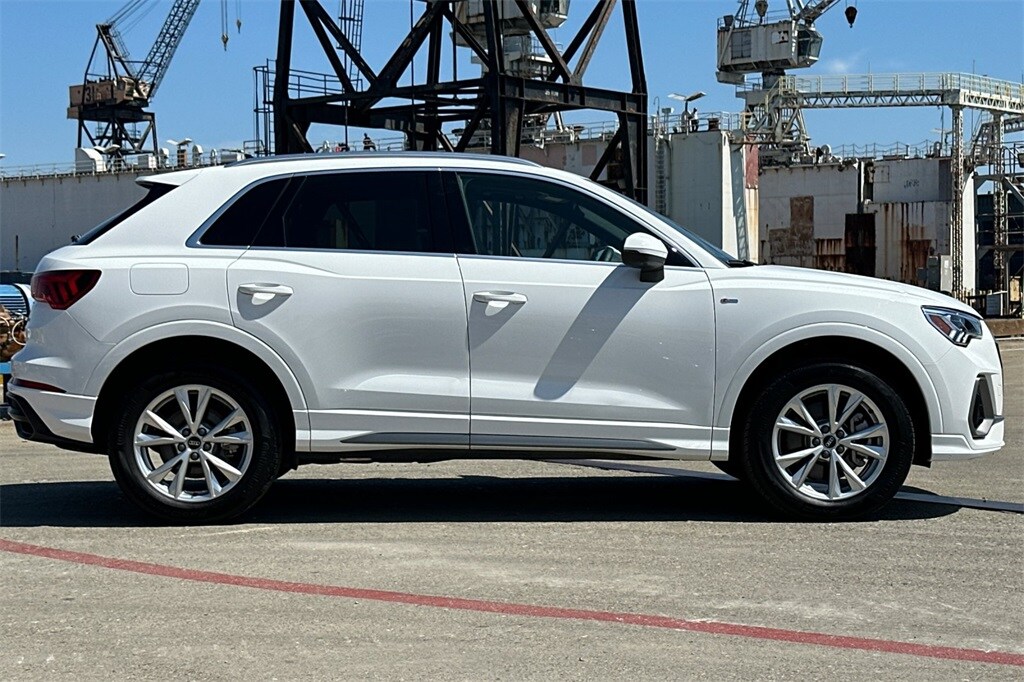 2022 Audi Q3 S line Premium Plus photo 2