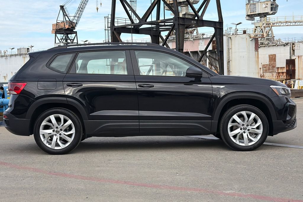 2023 Volkswagen Taos 1.5T S photo 2