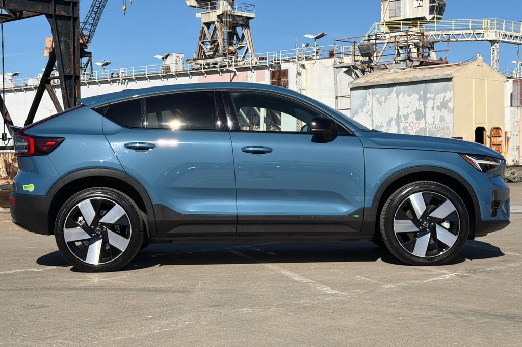 2023 Volvo C40 Recharge Pure Electric Twin Plus photo 2