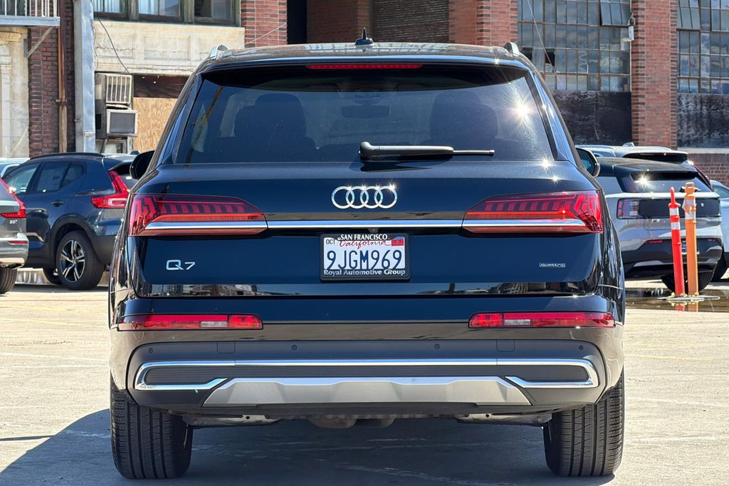 2023 Audi Q7 55 Premium photo 4